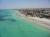 TUNISIE, Looka playa Djerba - vue du ciel, magnifique vacances !
pas de rocher dans l'eau et l'hotel en bord de plage..