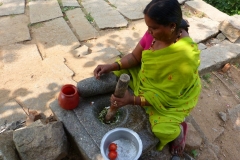 Hampi, Inde, femme, mortier