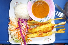 Thaïlande, Phuket, Satay poulet, brochettes sauce saté