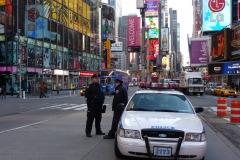 New York City, USA, Broadway, Time Square, voiture de police et policiers
