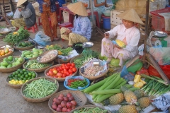 Vietnam, vente de légumes dans la rue