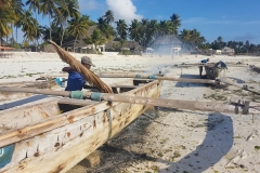 Zanzibar - Jambiani entretien des pirogues
