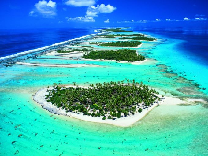 Les motus de l'atoll de Rangiroa en Polynésie Française, Océan Pacifique