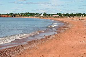 Plage de sable rouge de Gaspsie