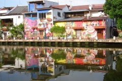 Rivière, maisons colorées, Malacca, Malaisie