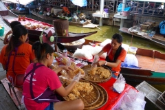 Thaïlande, Bangkok, bateau sur les klongs du fleuve Chao Phraya, marché flottant