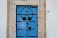 Tunisie, Sidi Bou Saïd, maison blanche et porte bleue