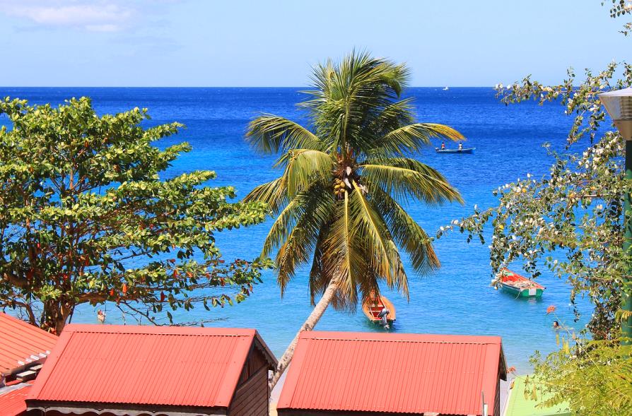 Martinique, maisons toits rouges