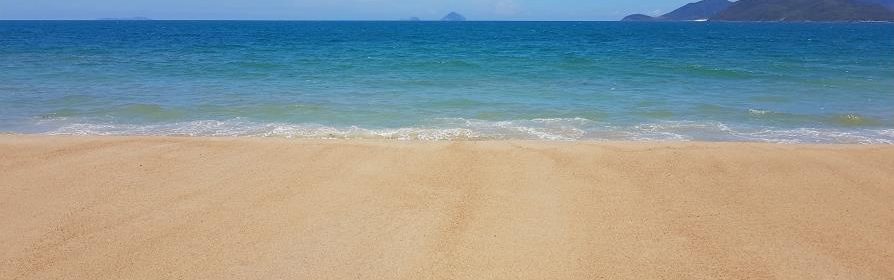 Nha Trang plage Vietnam sable et Mer de Chine