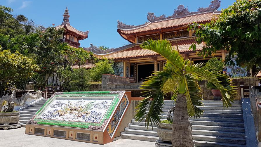 Pagode Long Son Nha Trang Vietnam sud