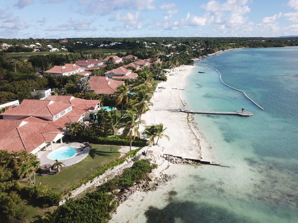 Villa lagon et plage Guadeloupe vue drone