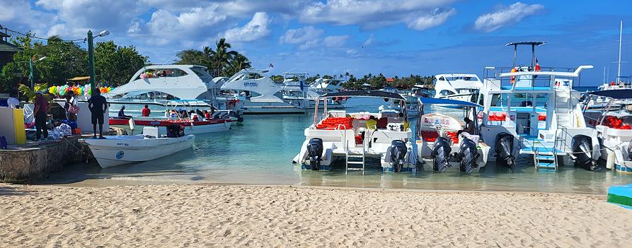 Port de Bayahibe, départ sur la plage