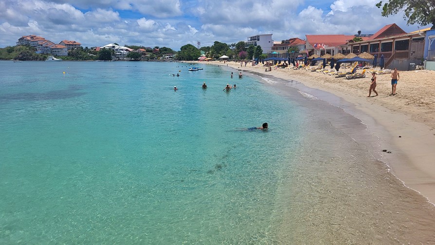 Martinique, plage de l'hôtel Le Bambou ***