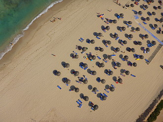 Plage Yati à Djerba survol parachute ascensionnel