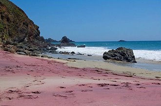 Plage de sable grenat Pfeiffer Beach à Big Sur Californie USA