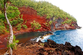 Plage de sable rouge de Kaihalulu  Maui Hawa