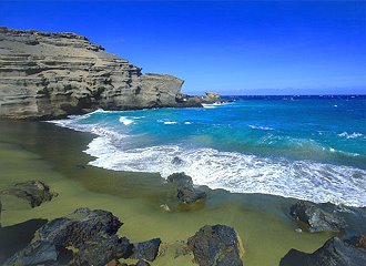 Plage de sable vert à Papakolea Beach Hawaï USA