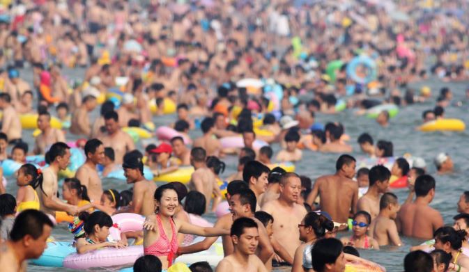 Plage saturée de chinois