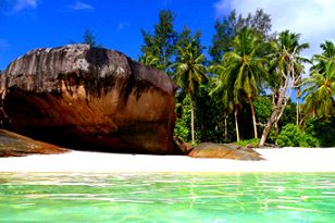 Mahé - Plage de la baie Lazar