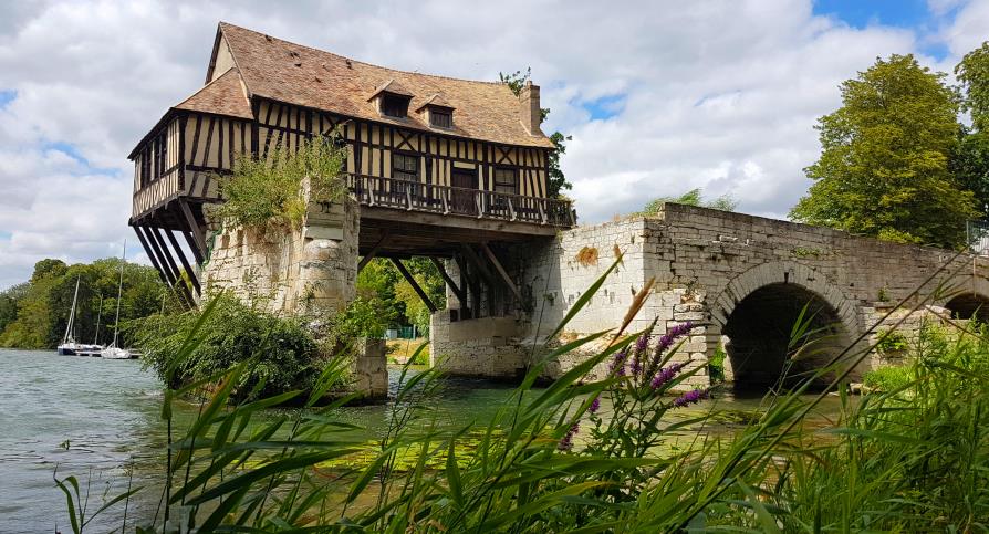 Vieux moulin sur la Seine à Vernon