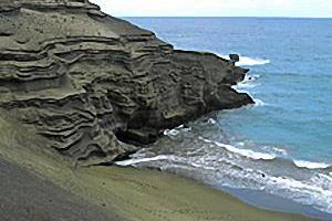 Plage de sable vert à Hawaï