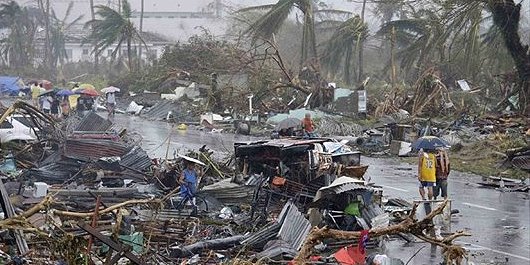 Catastrophe aux Philippines aprs le typhon Haiyan du 8 novembre 2013