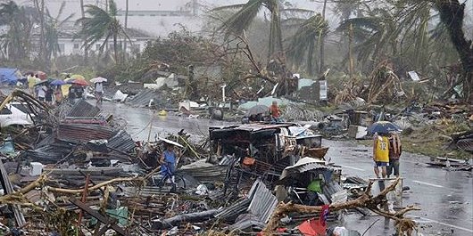 Catastrophe aux Philippines après le typhon Haiyan du 8 novembre 2013