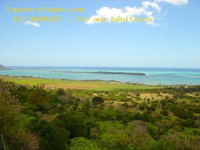 Plage de l' ile maurice à Ile aux bénitiers au sud ouest