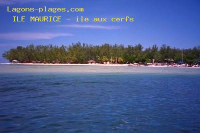 Plage de l' ile maurice à Ile aux cerfs, Trou d'eau douce
