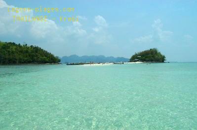 Plage de la thailande à Krabi, île avec une langue de sable