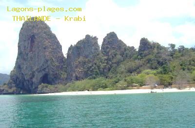Plage de la thailande à Krabi et ses eaux calmes