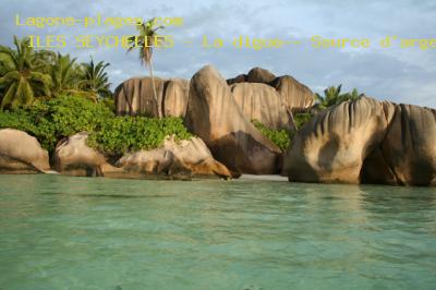 Plage des seychelles à La digue-- Source d'argent