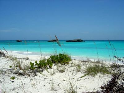 Plage des bahamas à Three sisters rocks, Great Exuma
