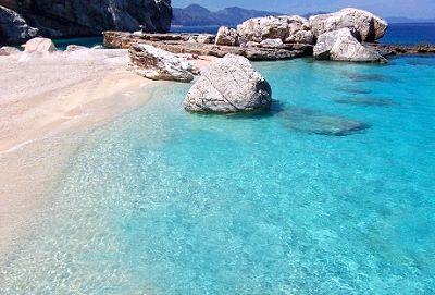Plage de la sardaigne à Plage de la baie Cala Mariolu