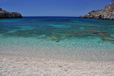 Plage de la crete à Plage Shinaria et ses petits cailloux