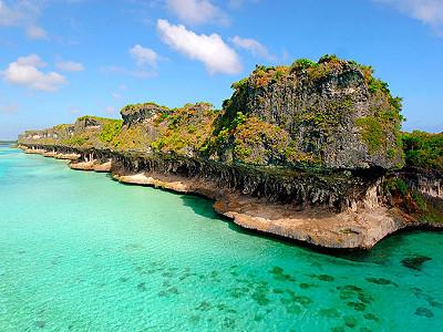 Plage de la nouvelle-caledonie à Ouvéa Falaise baie de lekiny