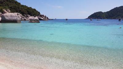 Plage de la thailande à Koh Nang Yuan, récif de coraux